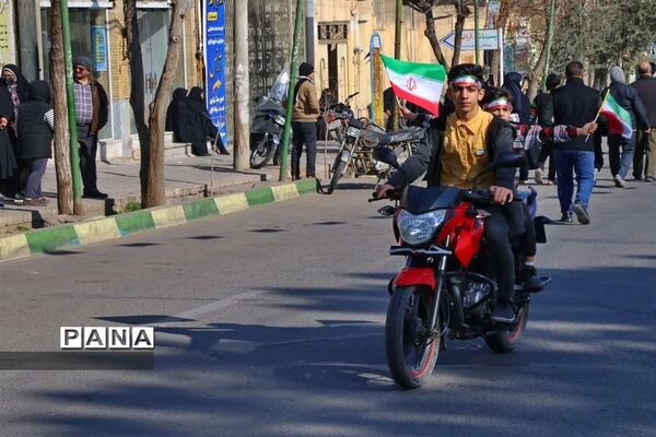 راهپیمایی ۲۲ بهمن ماه با حضور پرشور مردم ولایتمدار و شهید پرور آران و بیدگل