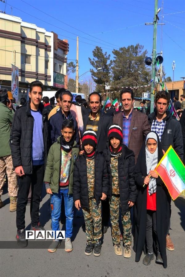 راهپیمایی ۲۲ بهمن ماه با حضور پرشور مردم ولایتمدار و شهید پرور آران و بیدگل