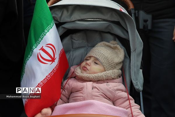 غرفه سازمان دانش‌آموزی در راهپیمایی 22 بهمن