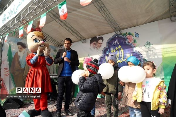 غرفه سازمان دانش‌آموزی در راهپیمایی 22 بهمن