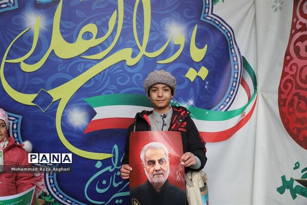 غرفه سازمان دانش‌آموزی در راهپیمایی 22 بهمن