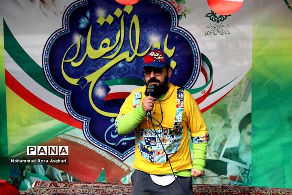 غرفه سازمان دانش‌آموزی در راهپیمایی 22 بهمن