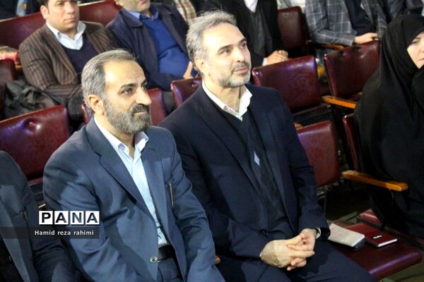 سلسله نشست‌های جهاد تبیین و مراسم در دبیرستان ماندگار البرز