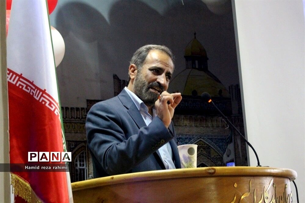 سلسله نشست‌های جهاد تبیین و مراسم در دبیرستان ماندگار البرز