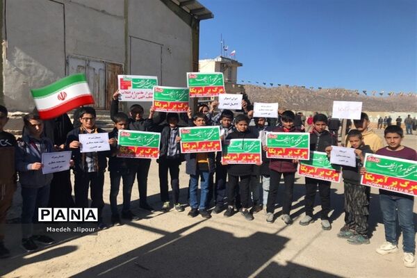 حضور گسترده فرهنگیان و دانش‌آموزان منطقه کامفیروز در راهپیمایی ۲۲ بهمن