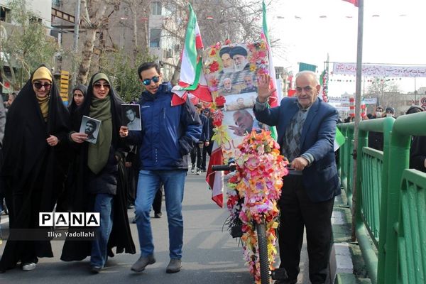 حضور مردم ولایتمدار تهران در مراسم راهپیمایی چهل و چهارمین سالگرد پیروزی انقلاب اسلامی