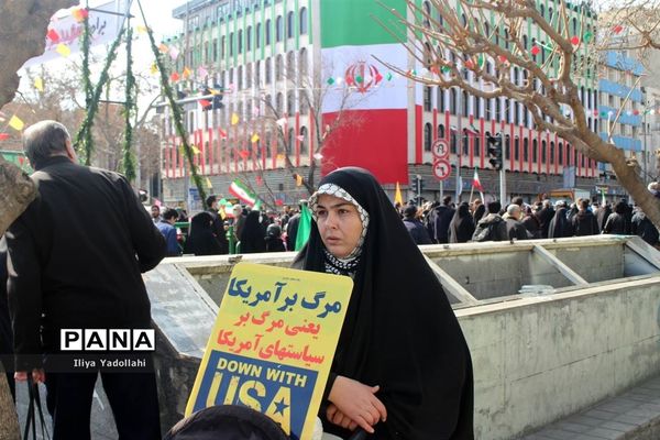 حضور مردم ولایتمدار تهران در مراسم راهپیمایی چهل و چهارمین سالگرد پیروزی انقلاب اسلامی