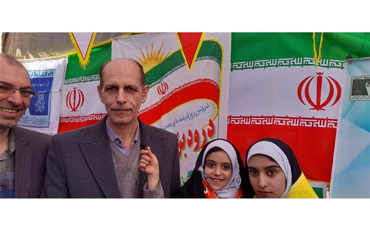 دانش آموزان دستاوردهای انقلاب را به دیگران معرفی نمایند