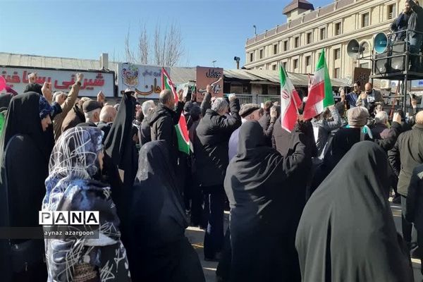 حضور مردم قائمشهر در راهپیمایی ۲۲ بهمن