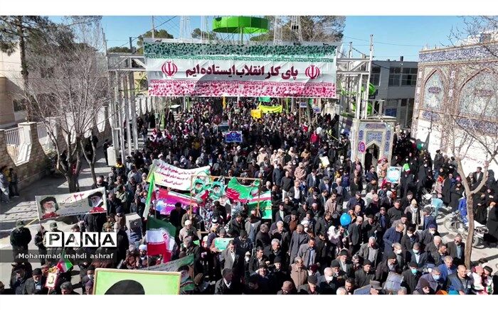 شکوه حضور مردم در جشن چهل و چهارمین سالگی انقلاب در نایین
