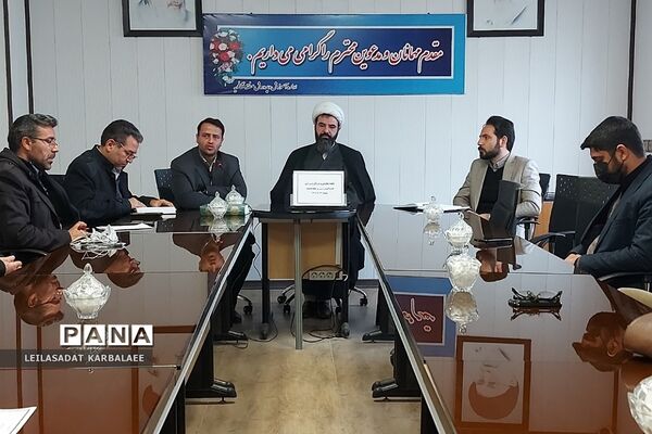 نشست هم‌اندیشی معاونان پرورشی و مربیان تربیتی با امام جمعه فشافویه
