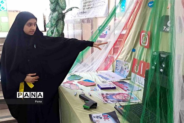 بازدید معاون پرورشی و فرهنگی آموزش و پرورش استان آذربایجان شرقی از نمایشگاه‌های دانش‌آموزی مدارس انقلاب تبریز