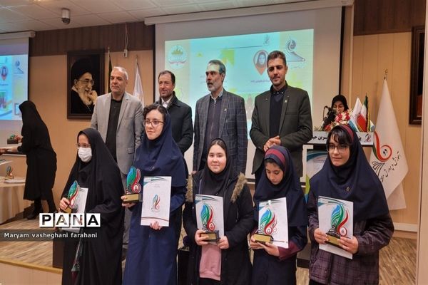 تجلیل از افتخارآفرینان و نخبگان دانش‌آموزی منطقه ۲