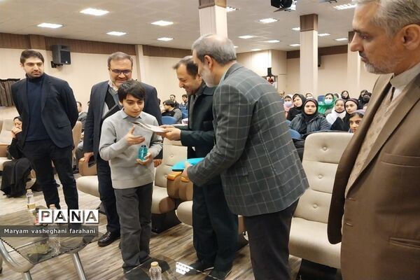 تجلیل از افتخارآفرینان و نخبگان دانش‌آموزی منطقه ۲