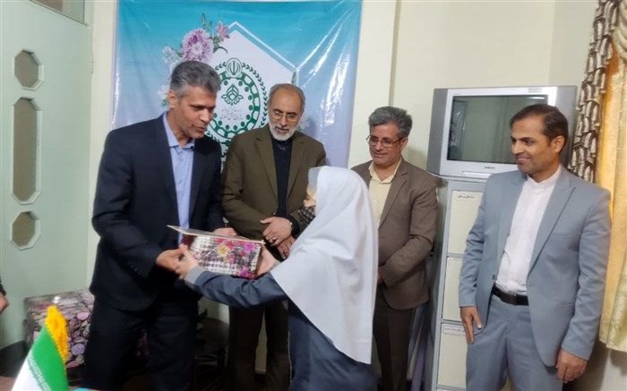 مراسم تجلیل از دانش‌آموزان فعال در جشنواره‌ها و پویش‌های سازمان دانش‌آموزی برگزار شد