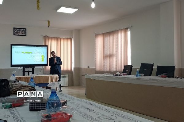 برگزاری جلسه کمیته هدایت تحصیلی ویژه مشاوران در آموزش و پرورش رودهن