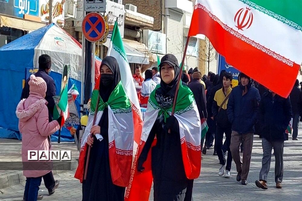 دانش‌آموزانی که همه با هم آمدند