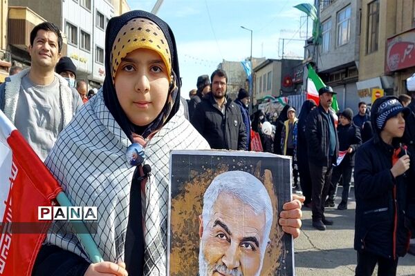 دانش‌آموزانی که همه با هم آمدند