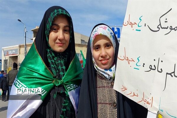 دانش‌آموزانی که همه با هم آمدند
