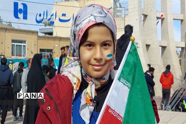 دانش‌آموزانی که همه با هم آمدند
