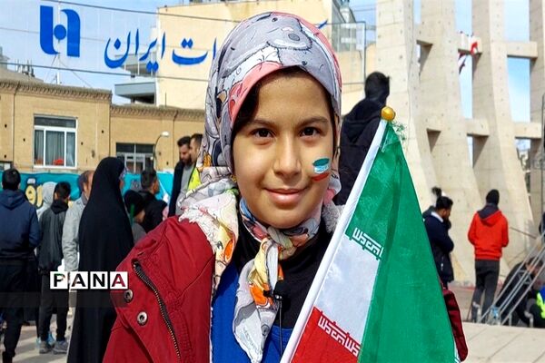 دانش‌آموزانی که همه با هم آمدند