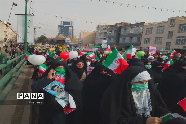 حضور پرشکوه مردم قزوین در راهپیمایی ۲۲ بهمن