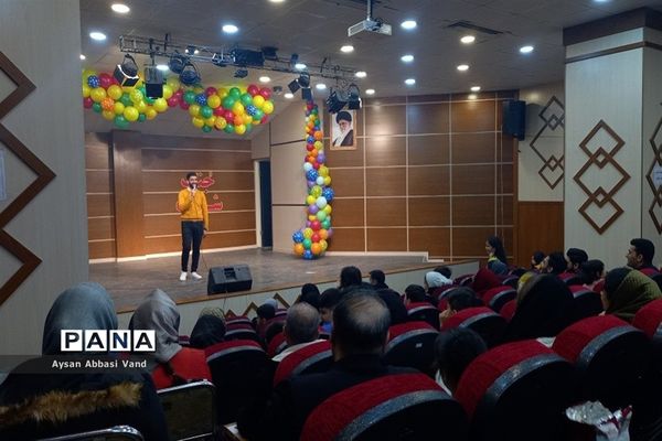 برگزاری نمایش جنگ شادی درشهرستان قرچک