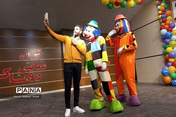 برگزاری نمایش جنگ شادی درشهرستان قرچک