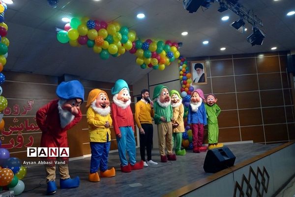 برگزاری نمایش جنگ شادی درشهرستان قرچک