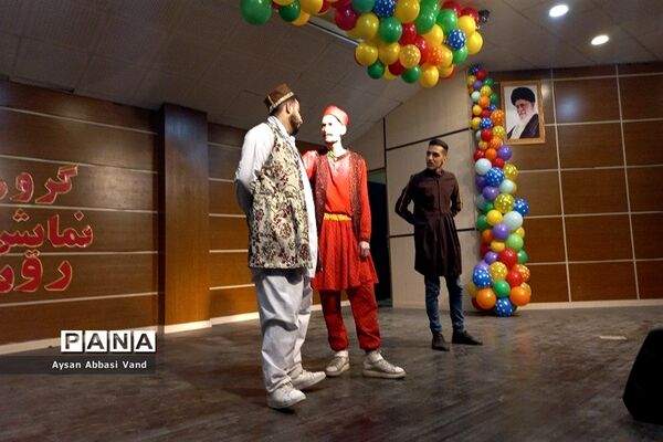 برگزاری نمایش جنگ شادی درشهرستان قرچک