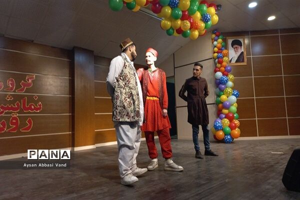 برگزاری نمایش جنگ شادی درشهرستان قرچک