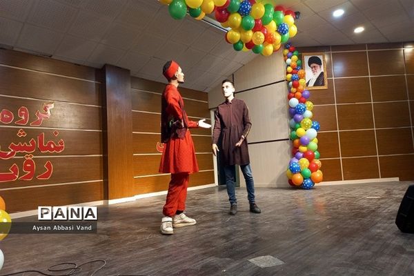 برگزاری نمایش جنگ شادی درشهرستان قرچک