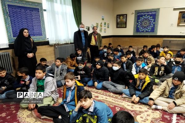 برگزاری نشست کتاب خوان در دبستان شیخ فضل‌الله نوری صفادشت