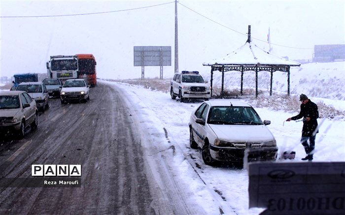 بارش برف و باران در جاده‌های 22 استان کشور