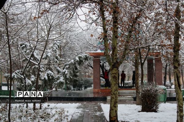 تهران لباس سفید بر تن کرد