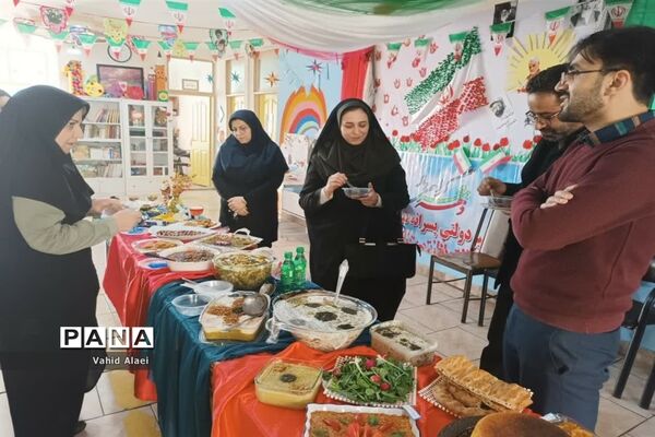 جشنواره غذاهای ایرانی درمجتمع آموزشی غیردولتی شکوفه‌های دانش اسلامشهر