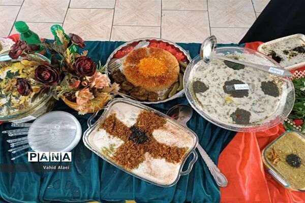 جشنواره غذاهای ایرانی درمجتمع آموزشی غیردولتی شکوفه‌های دانش اسلامشهر