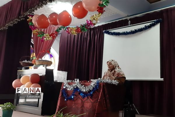 برگزاری جشن مبعث در دبیرستان زینبیه منطقه ۱۳