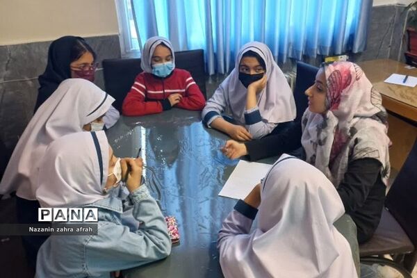 برگزاری جلسات شورای دانش‌آموزی در  مدارس رودهن