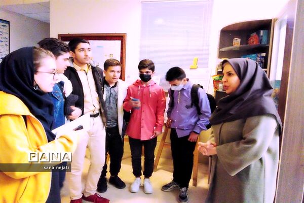 بازدید دانش‌آموزان برگزیده مسابقات پژوهش سراهای دانش‌آموزی از دانشگاه کشاورزی استان فارس