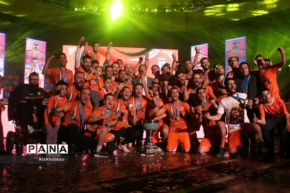 طلا بر گردن مس