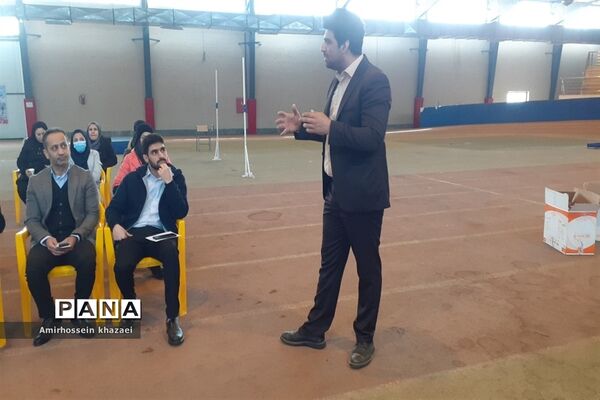 توزیع اقلام ورزشی و بهداشتی در سالن دوومیدانی برادران شهید مظفر ملارد