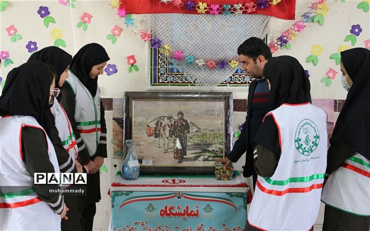برگزاری نمایشگاه دست‌سازهای دانش‌آموزان در اردبیل