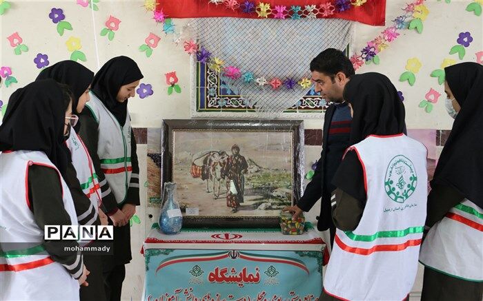 برگزاری نمایشگاه دست‌سازهای دانش‌آموزان در اردبیل