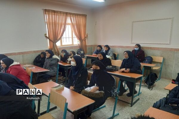 برگزاری جلسه گفتمان دینی در دبیرستان عدالت جوادآباد