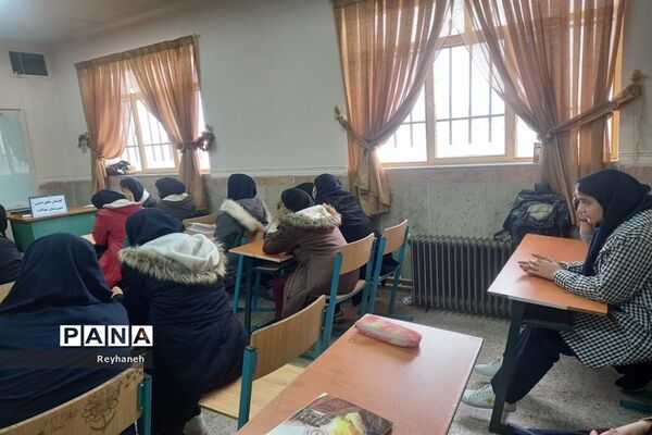 برگزاری جلسه گفتمان دینی در دبیرستان عدالت جوادآباد