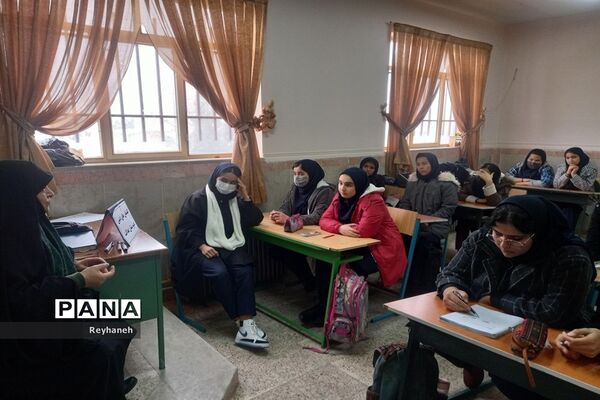 برگزاری جلسه گفتمان دینی در دبیرستان عدالت جوادآباد