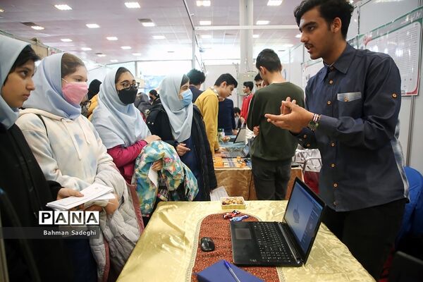 نمایشگاه دستاوردها و طرح‌های پژوهشی برتر دانش‌آموزان سمپاد