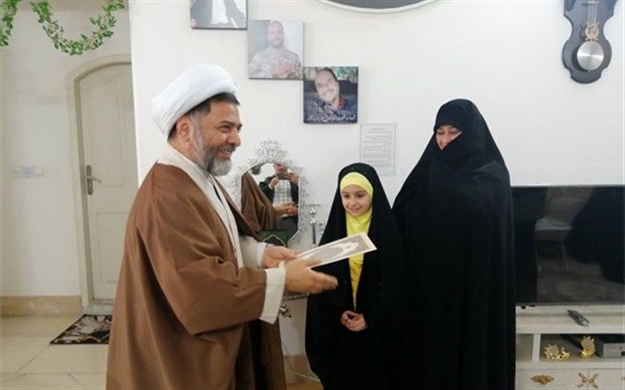 دیدار معاون سوادآموزی آموزش و پرورش قم با خانواده شهید «بروجی»