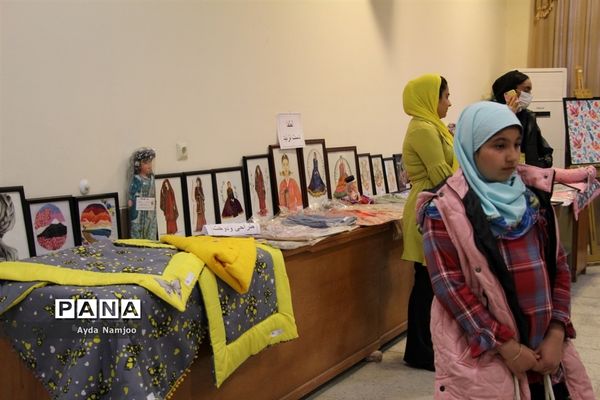 نمایشگاه دستاورد‌های دانش‌آموزی هنرستان دخترانه مهر جهرم